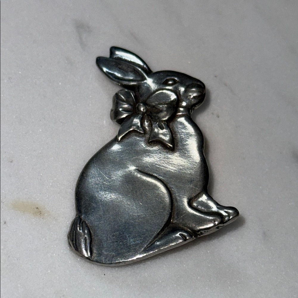 Seagull Pewter  Bunny Brooch